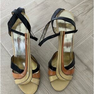 Size 9. Mint condition